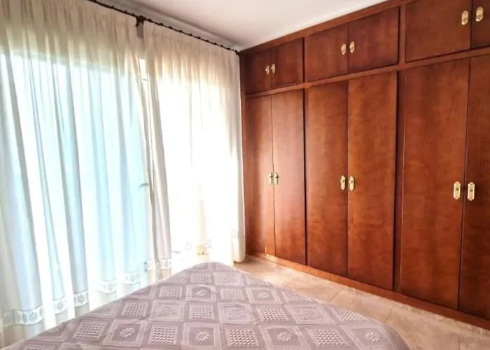 3 Bed Av Corbusier *